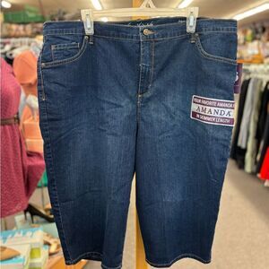 gloria Vanderbilt ladies 18w amanda blue denim capri